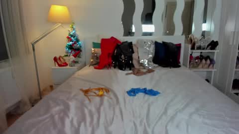 Snapshot of kate_redgar chatting on 12/17/24, 03:39 kate_redgar online show from 12/17/24, 03:39