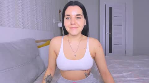 Snapshot of kate_ree_ chatting on 02/05/25, 01:00 KATE online show from 02/05/25, 01:00