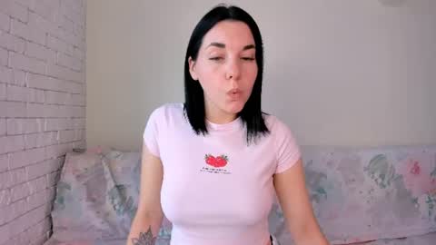 Snapshot of kate_ree_ chatting on 06/29/26, 10:15 KATE online show from 06/29/26, 10:15