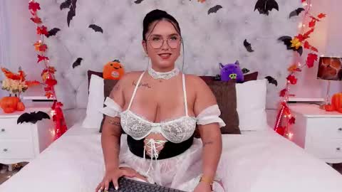 kateanderss online show from 10/21/25, 10:54
