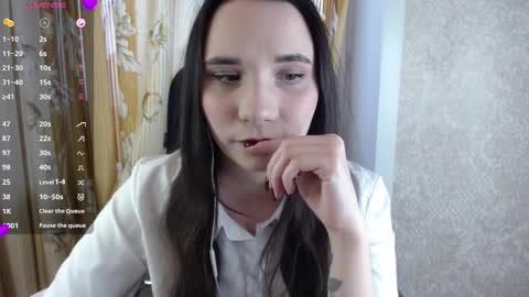 Snapshot of katecrash chatting on 03/01/25, 12:45 YourKate online show from 03/01/25, 12:45