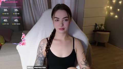 Snapshot of kateleoo chatting on 10/18/25, 10:05 Im Kate online show from 10/18/25, 10:05