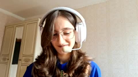 Snapshot of katelyncygrymus chatting on 03/24/26, 06:07 Elwyna online show from 03/24/26, 06:07