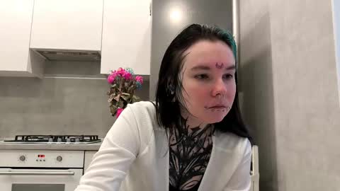 Snapshot of katelynnjenness chatting on 01/13/26, 07:02 Milana online show from 01/13/26, 07:02