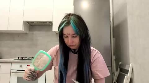 Snapshot of katelynnjenness chatting on 01/15/26, 07:13 Milana online show from 01/15/26, 07:13