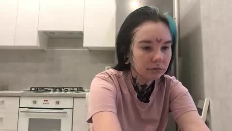 Snapshot of katelynnjenness chatting on 01/18/26, 07:01 Milana online show from 01/18/26, 07:01