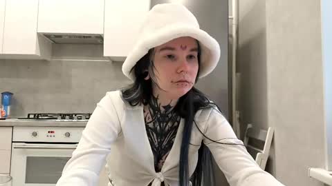 Snapshot of katelynnjenness chatting on 01/19/26, 07:01 Milana online show from 01/19/26, 07:01