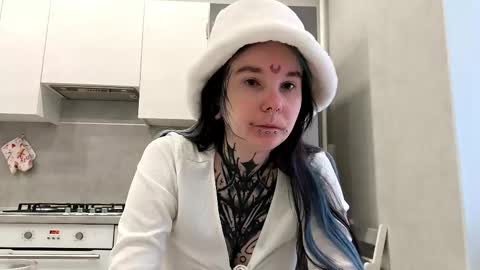 Snapshot of katelynnjenness chatting on 02/01/26, 06:12 Milana online show from 02/01/26, 06:12