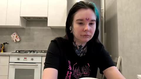 Snapshot of katelynnjenness chatting on 02/03/26, 06:22 Milana online show from 02/03/26, 06:22