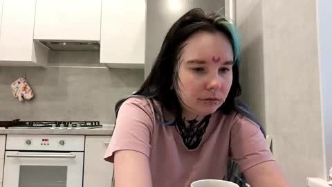 Snapshot of katelynnjenness chatting on 02/04/26, 05:02 Milana online show from 02/04/26, 05:02