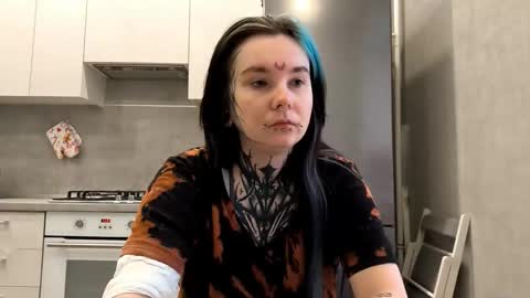 Snapshot of katelynnjenness chatting on 02/11/26, 06:18 Milana online show from 02/11/26, 06:18