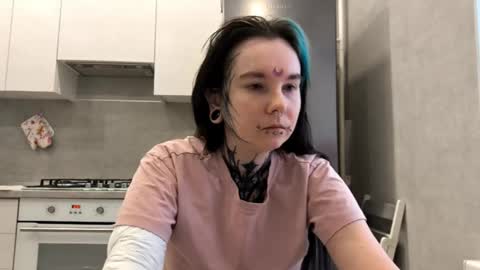 Snapshot of katelynnjenness chatting on 02/13/26, 06:53 Milana online show from 02/13/26, 06:53