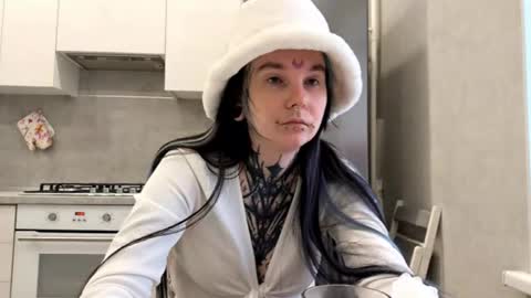 Snapshot of katelynnjenness chatting on 02/15/26, 06:10 Milana online show from 02/15/26, 06:10