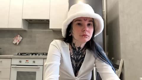 Snapshot of katelynnjenness chatting on 03/03/26, 06:08 Milana online show from 03/03/26, 06:08