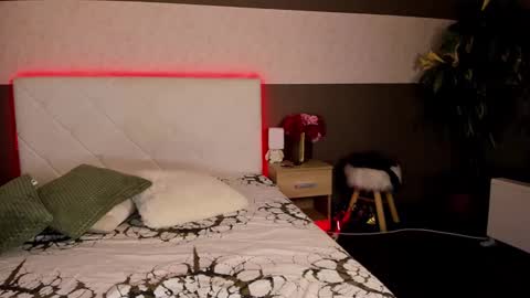 KateOwyns online show from 12/05/24, 01:06