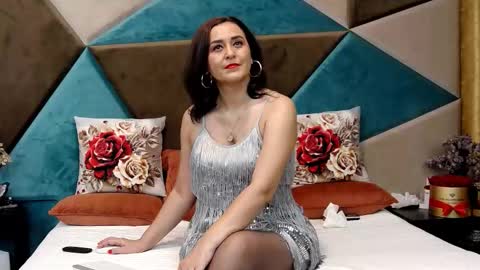 KateQueenston --  online show from 11/26/25, 04:46