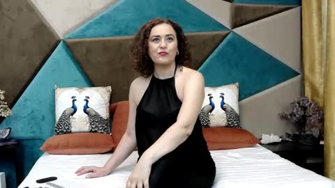 KateQueenston --  online show from 06/08/26, 10:54