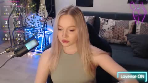 Snapshot of katerinaxvold chatting on 10/18/25, 08:20 Lisa online show from 10/18/25, 08:20