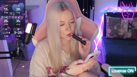 Lisa online show from 12/17/25, 03:01