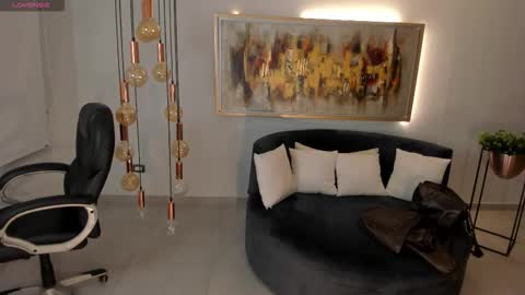 K A T E  online show from 12/15/25, 11:03