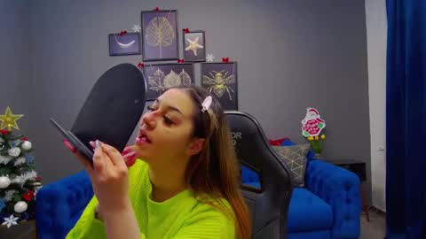 Snapshot of katewalker_ chatting on 12/13/24, 09:30 Kate online show from 12/13/24, 09:30