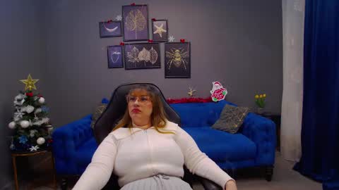 Snapshot of katewalker_ chatting on 12/23/24, 06:16 Kate online show from 12/23/24, 06:16