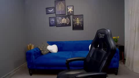 Snapshot of katewalker_ chatting on 02/04/25, 06:17 Kate online show from 02/04/25, 06:17