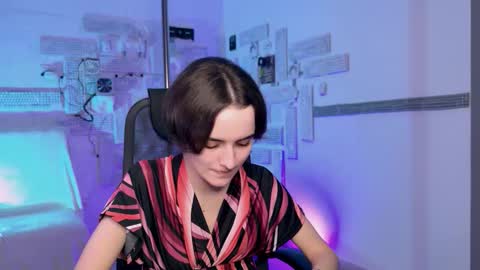 katewillows online show from 12/03/25, 12:14