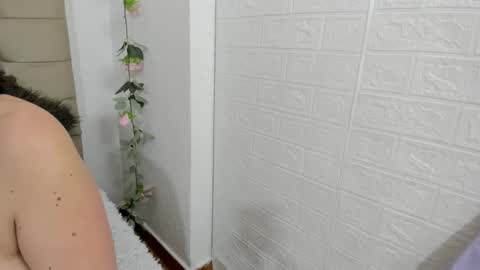 Snapshot of katherine_blair chatting on 04/21/26, 12:11 katherine_blair online show from 04/21/26, 12:11