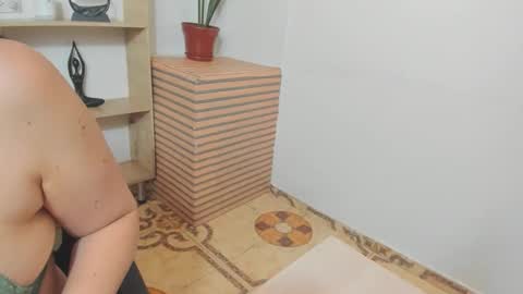 Snapshot of katherine_blair chatting on 06/09/26, 12:06 katherine_blair online show from 06/09/26, 12:06