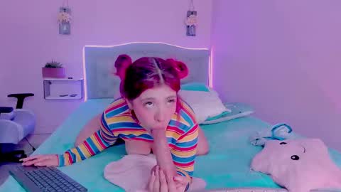 Snapshot of kathia_saenz chatting on 12/18/24, 10:40 Kathia online show from 12/18/24, 10:40