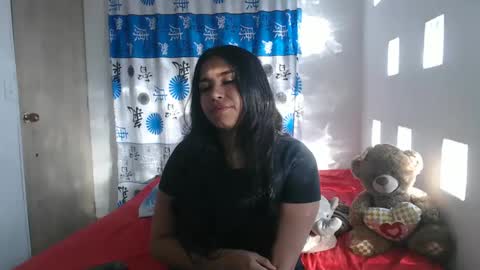 Snapshot of kathiie_ chatting on 01/18/25, 12:36 K A T H I E online show from 01/18/25, 12:36