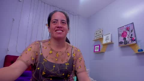 Snapshot of kathina_giraldo chatting on 12/14/24, 01:16 Paola online show from 12/14/24, 01:16