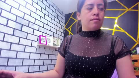 Snapshot of kathina_giraldo chatting on 12/24/24, 02:12 Paola online show from 12/24/24, 02:12