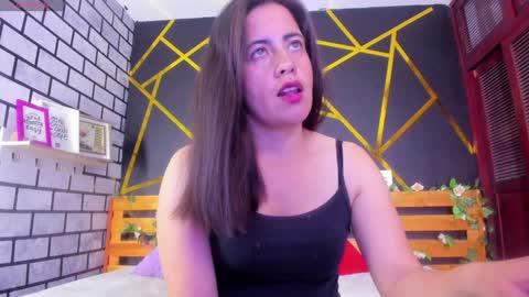 Snapshot of kathina_giraldo chatting on 12/27/24, 04:10 Paola online show from 12/27/24, 04:10