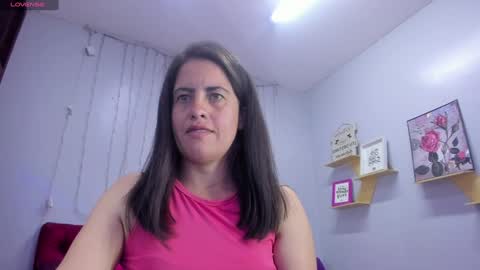 Snapshot of kathina_giraldo chatting on 01/16/25, 03:35 Paola online show from 01/16/25, 03:35