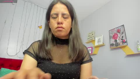 Snapshot of kathina_giraldo chatting on 01/26/25, 01:47 Paola online show from 01/26/25, 01:47