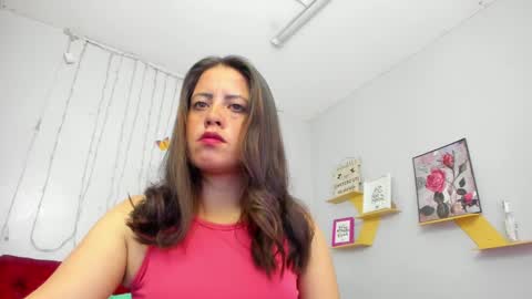 Snapshot of kathina_giraldo chatting on 03/01/25, 12:45 Paola online show from 03/01/25, 12:45