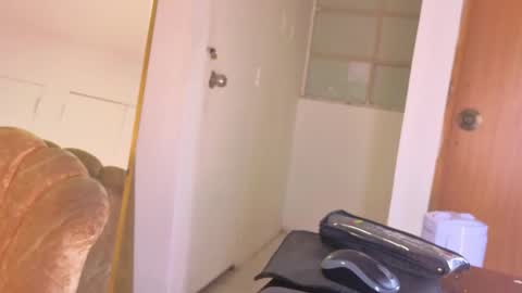 Snapshot of kathira_londres chatting on 05/24/26, 01:05 Sofia online show from 05/24/26, 01:05