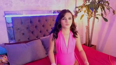 Snapshot of kathira_londres chatting on 05/27/26, 01:08 Sofia online show from 05/27/26, 01:08