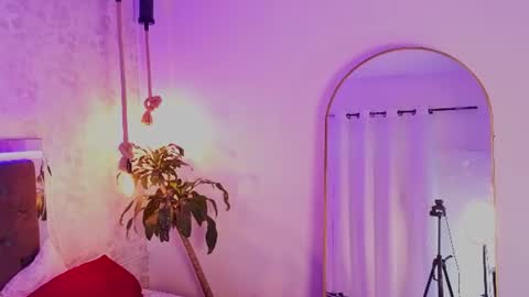 Snapshot of kathira_londres chatting on 06/19/26, 01:04 Sofia online show from 06/19/26, 01:04