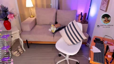 Snapshot of katia_high chatting on 10/01/25, 04:40 katia_high online show from 10/01/25, 04:40