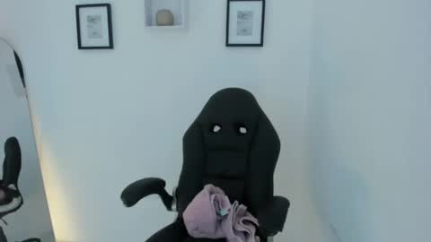 Katia  online show from 05/09/26, 08:03