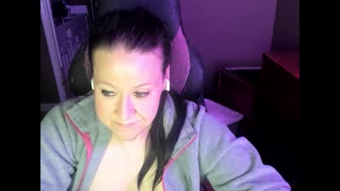 Snapshot of katie227 chatting on 12/08/24, 05:29 Katie online show from 12/08/24, 05:29