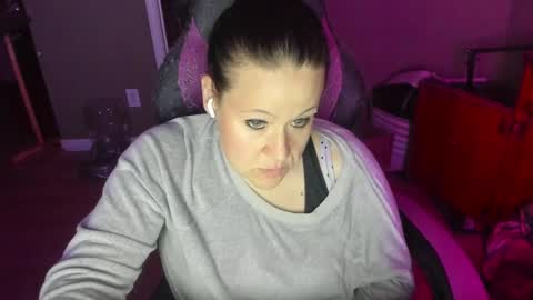 Snapshot of katie227 chatting on 01/24/25, 02:28 Katie online show from 01/24/25, 02:28