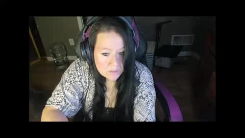 Snapshot of katie227 chatting on 02/04/25, 01:56 Katie online show from 02/04/25, 01:56