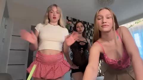 Snapshot of katie________ chatting on 03/12/26, 01:17 Katienext stream online show from 03/12/26, 01:17