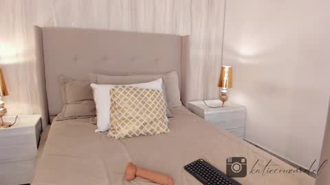 Katie online show from 01/09/25, 04:49