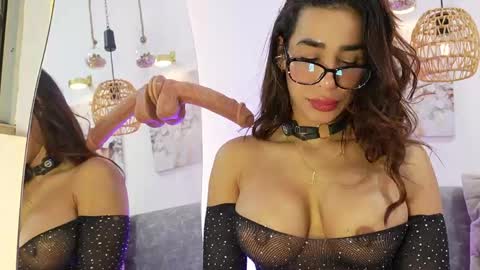 Snapshot of katiecruz_ chatting on 05/15/26, 10:22 Katie online show from 05/15/26, 10:22