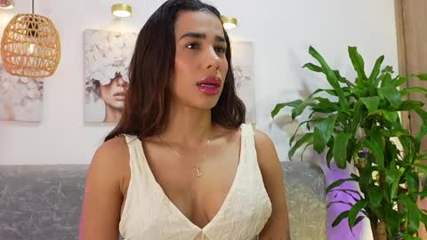 Snapshot of katiecruz_ chatting on 06/04/26, 10:43 Katie online show from 06/04/26, 10:43